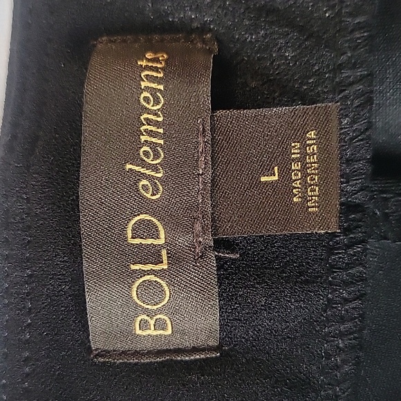 BOLD Elements Black Skort with Buckle Detail, Size: L - Picture 5 of 8